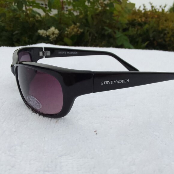 Steve Madden wrap sunglass with 2 trendy/fashion pairs - all 3 pairs brand new - Picture 1 of 3
